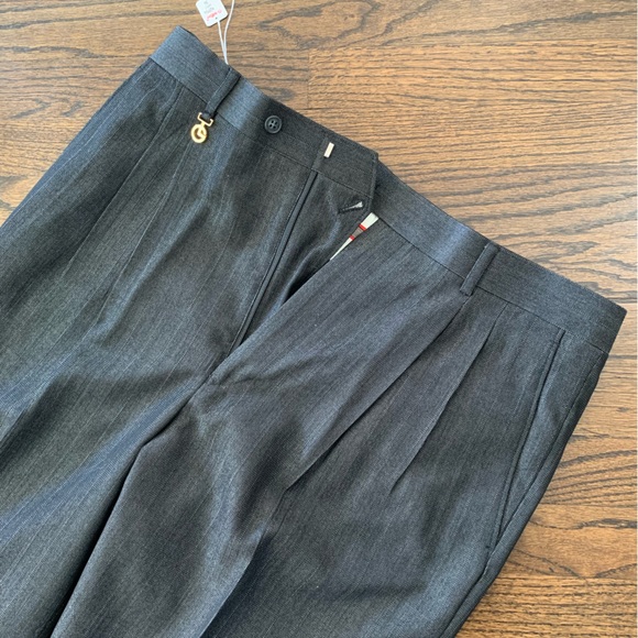 New Goldlion Men’s Suit Asia Sizing, around size 40 Canadian - Picture 12 of 16